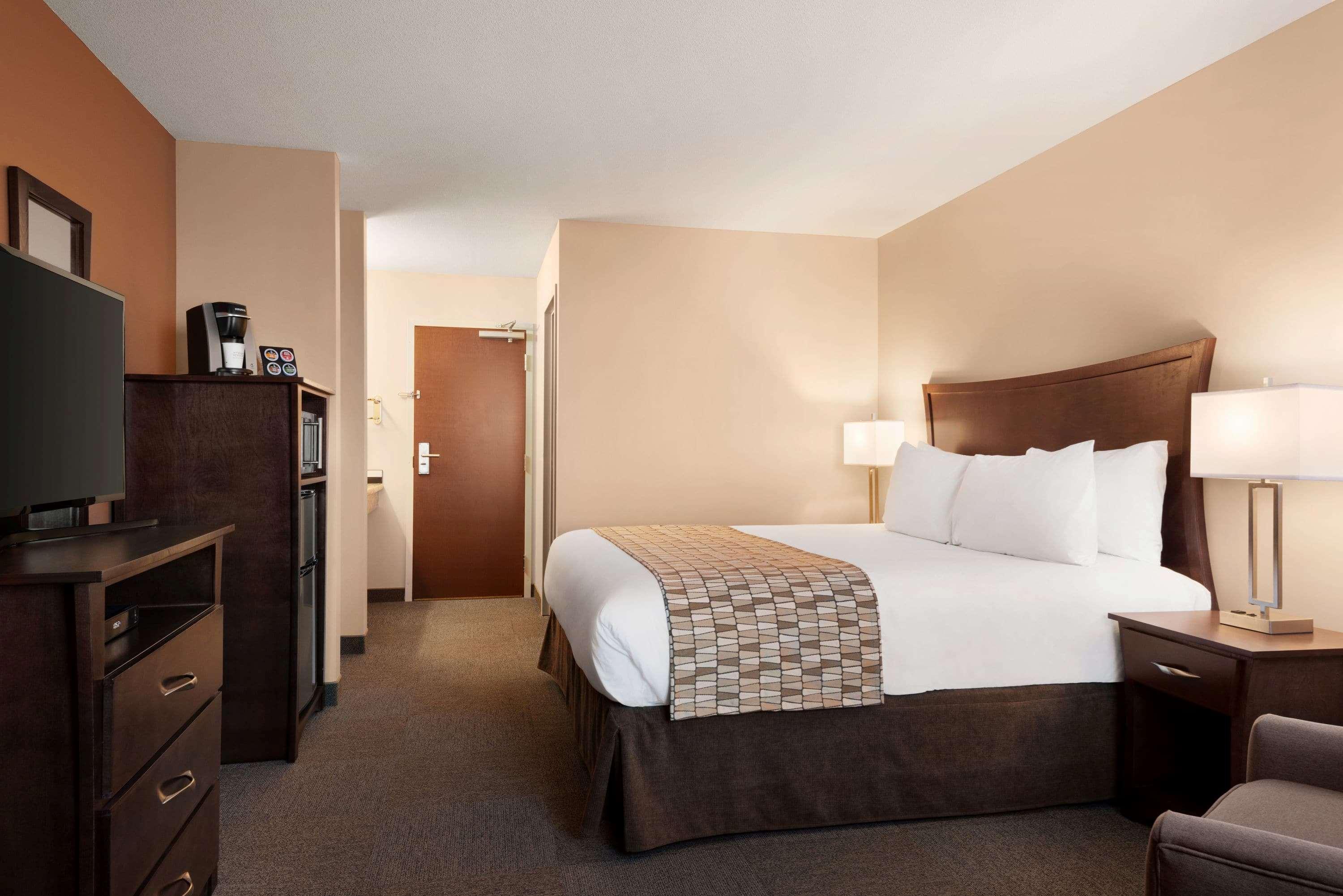 Travelodge By Wyndham Pincher Creek Extérieur photo
