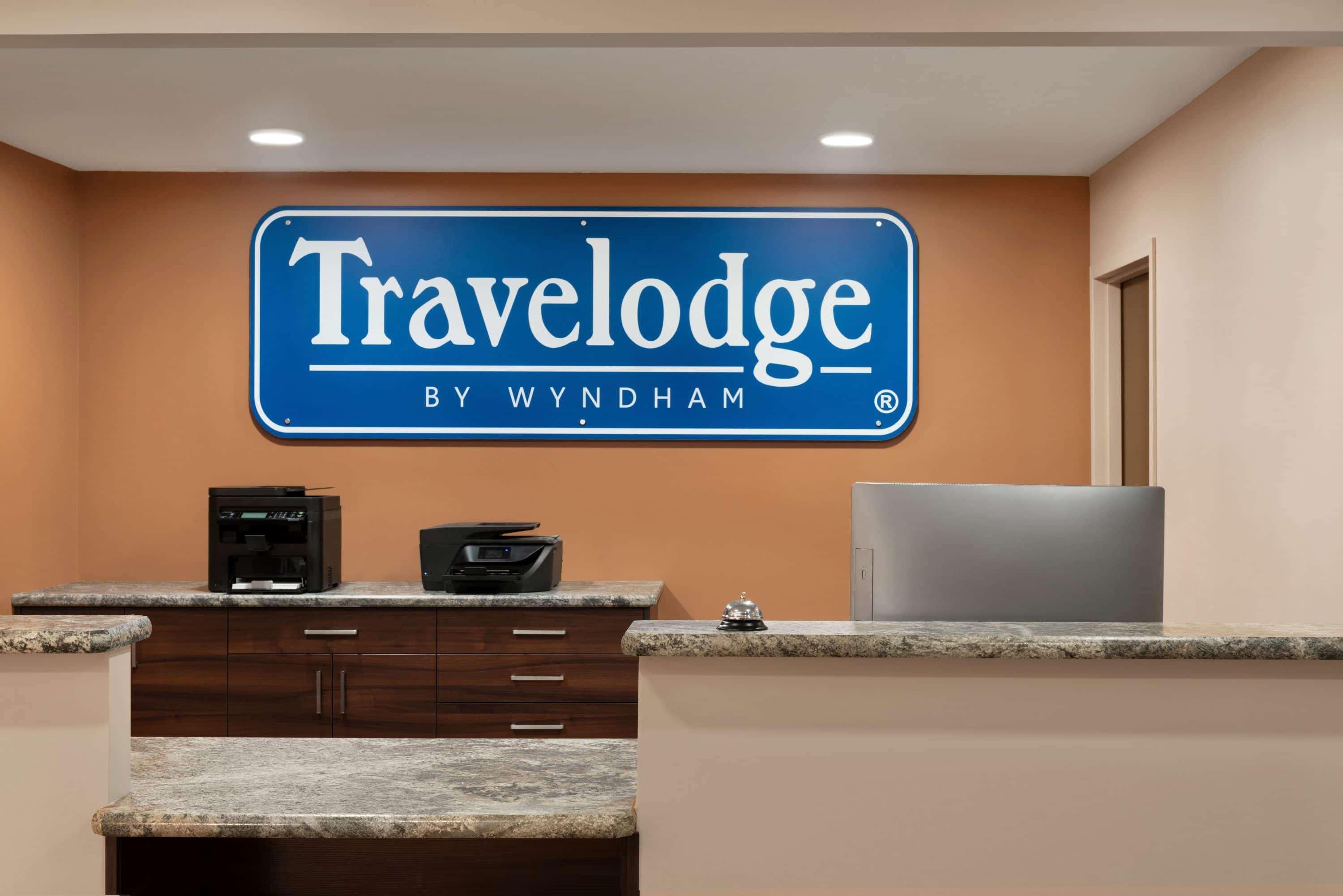 Travelodge By Wyndham Pincher Creek Extérieur photo