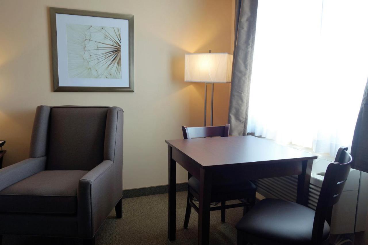 Travelodge By Wyndham Pincher Creek Extérieur photo