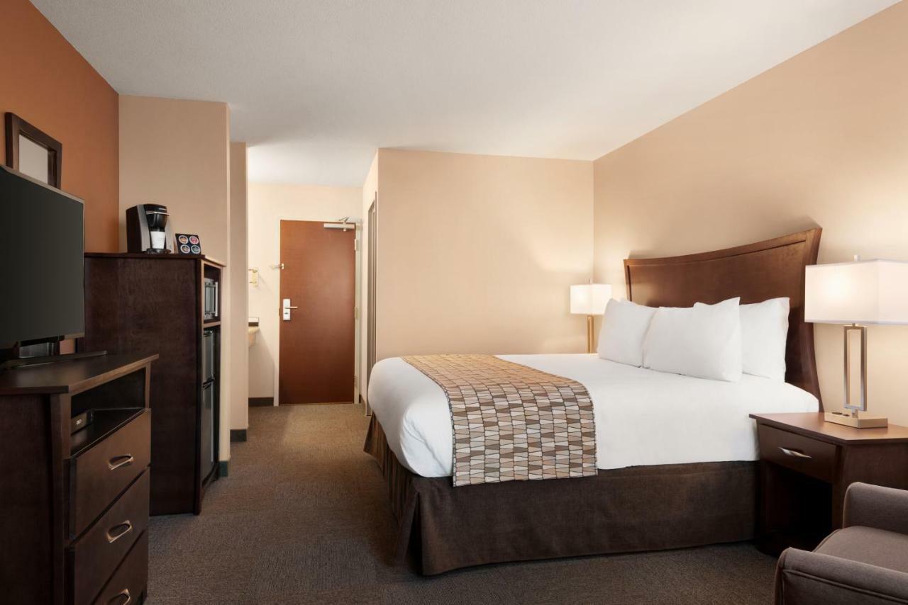Travelodge By Wyndham Pincher Creek Extérieur photo